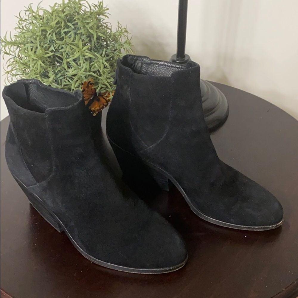 Eileen Fishers Booties